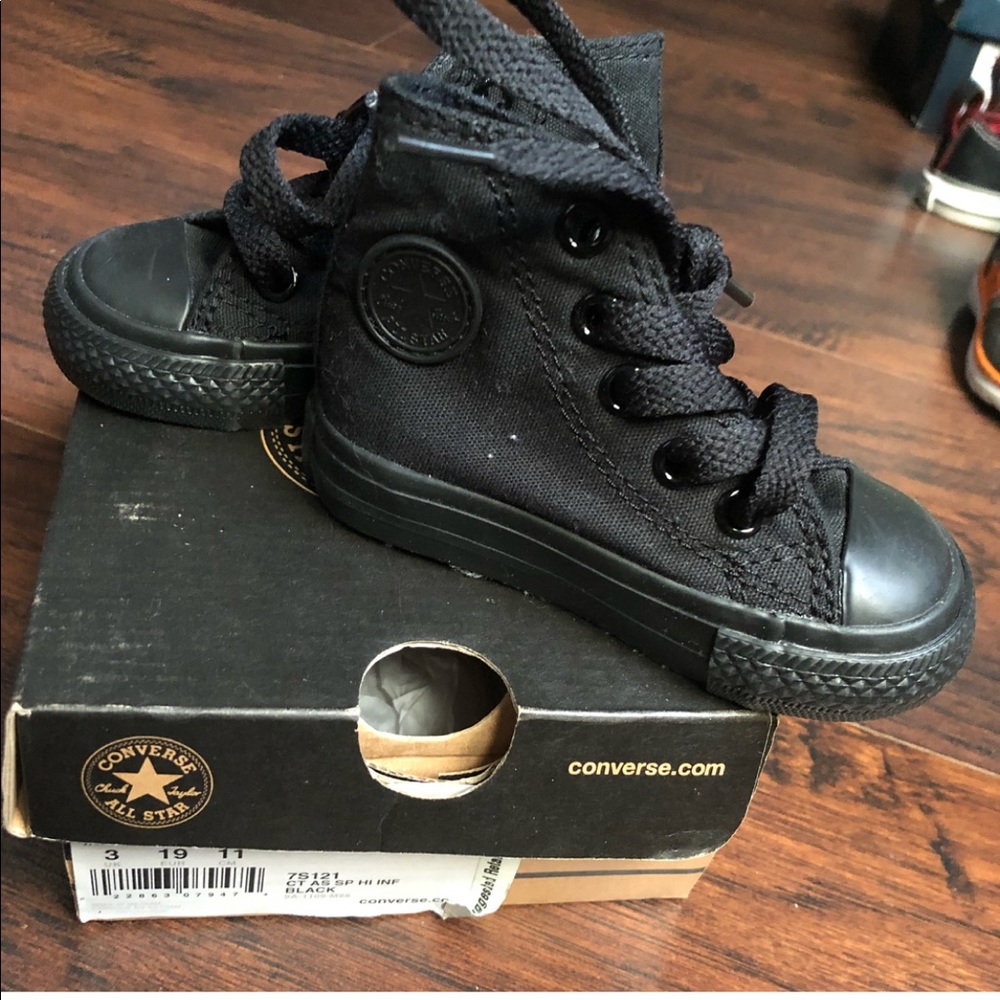 Converse - Picture 2 of 2